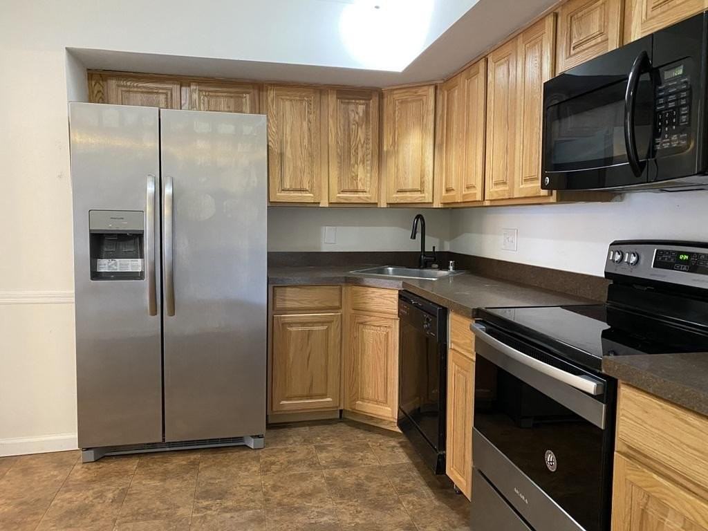 215 East Ct #215 - Photo 5 of 23