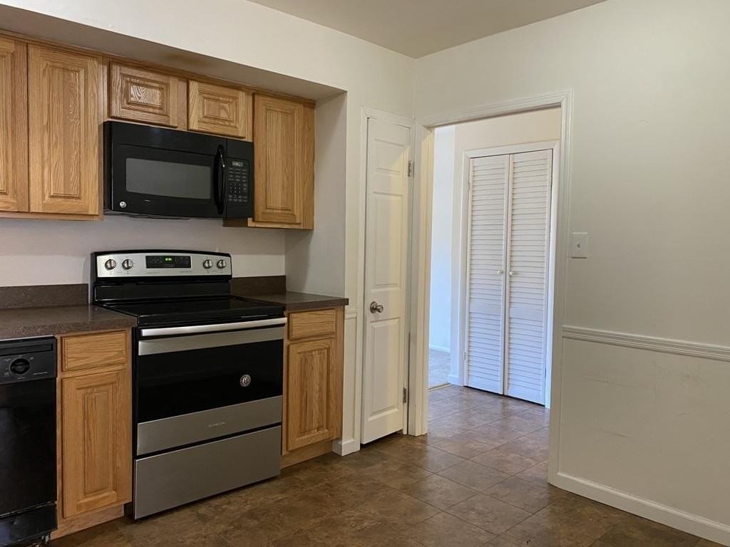 215 East Ct #215 - Photo 6 of 23