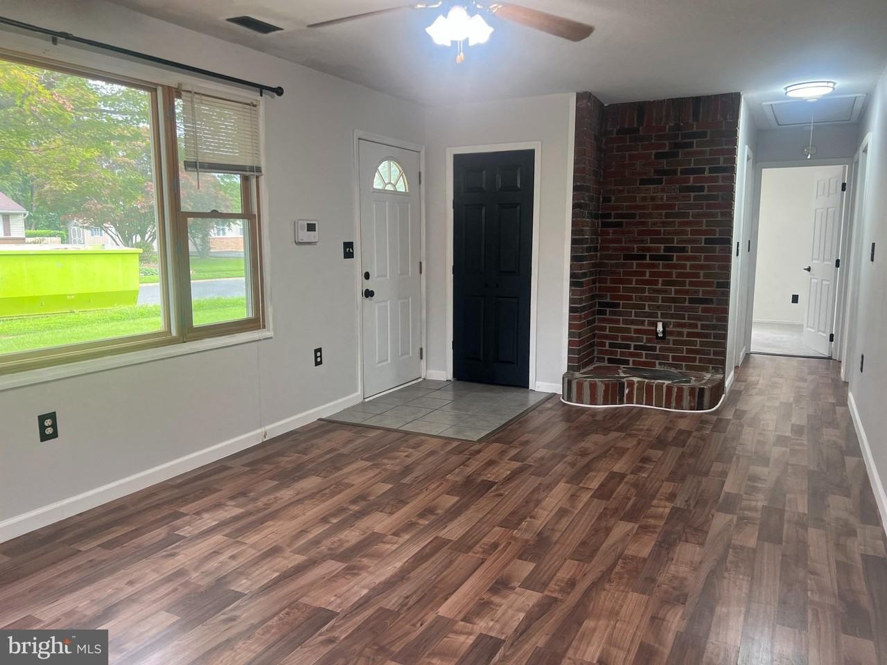 211 N Brownleaf Rd - Photo 4 of 16