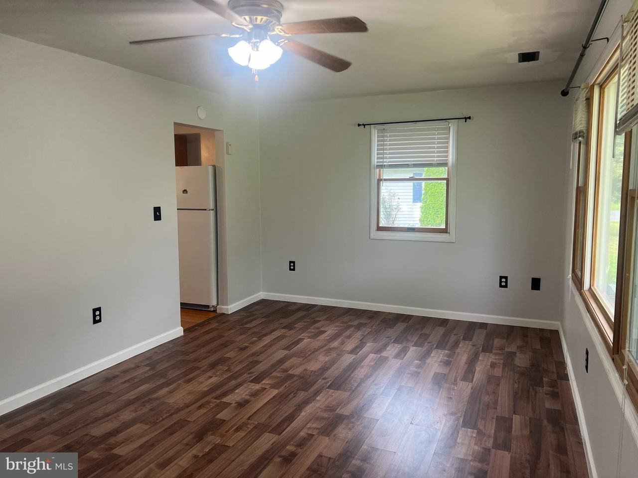 211 N Brownleaf Rd - Photo 6 of 16