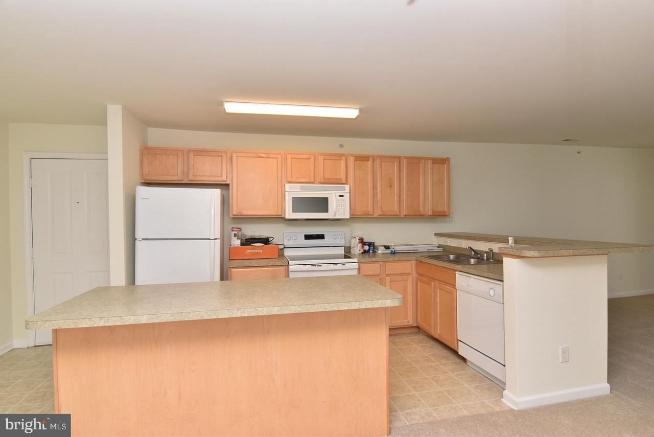 1306 Caitlins Way - Photo 5 of 22
