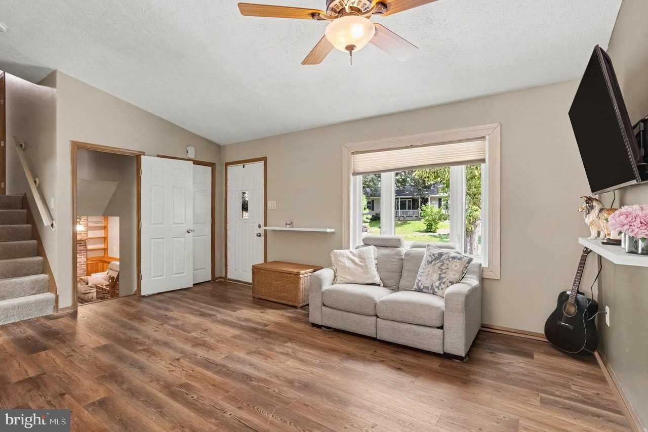 204 Kentucky Ave - Photo 2 of 24