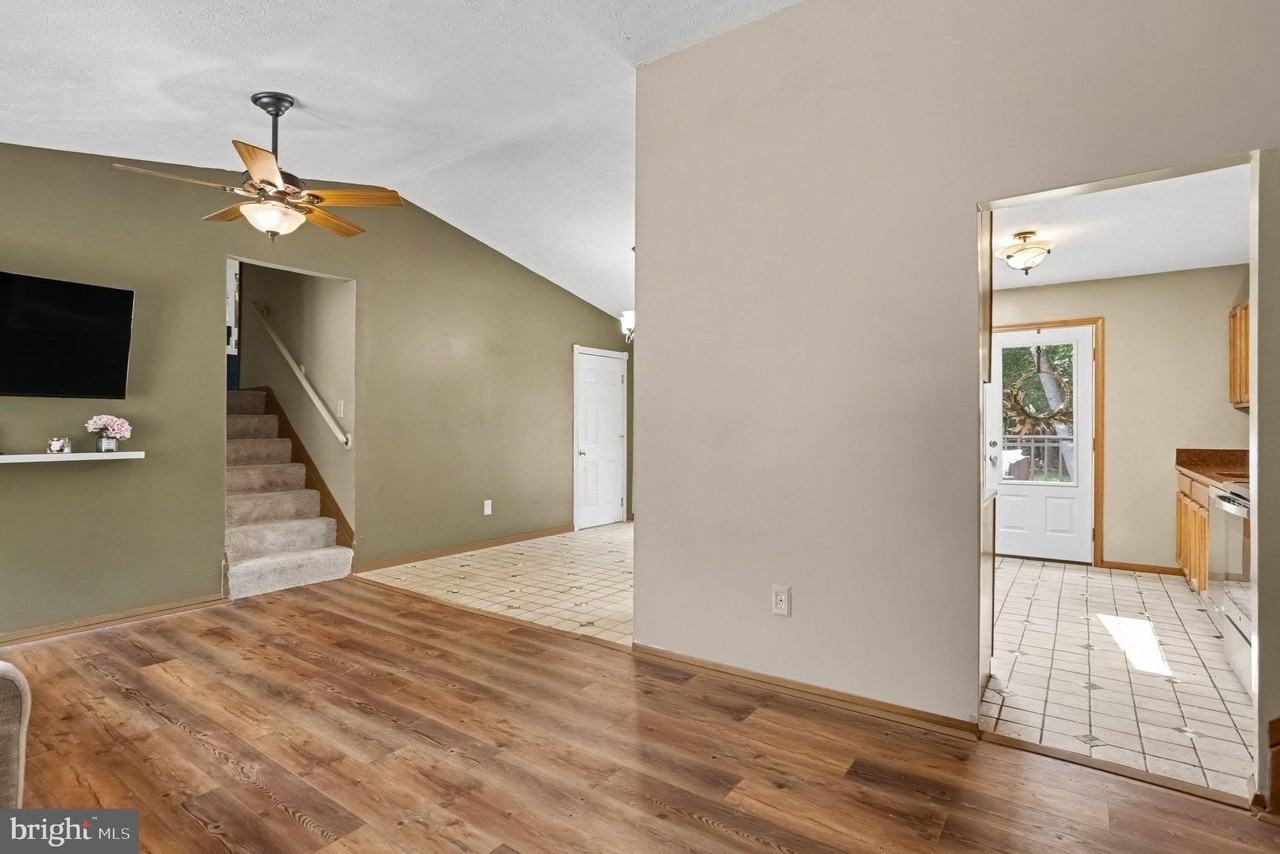 204 Kentucky Ave - Photo 3 of 24