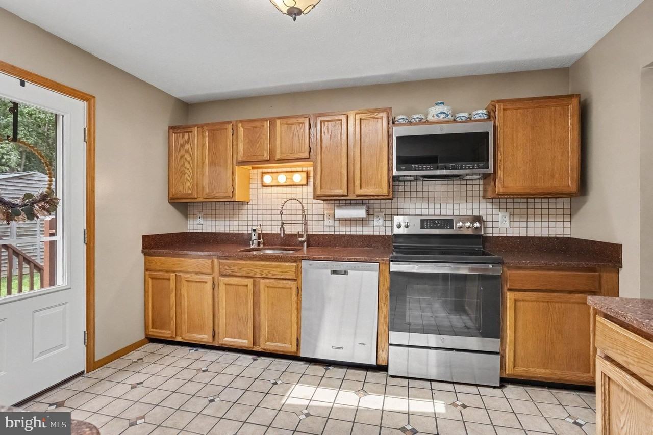 204 Kentucky Ave - Photo 7 of 24