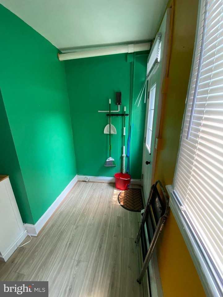 613 E 30th St - Photo 7 of 22