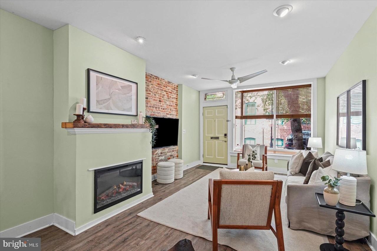 211 Penn St - Photo 6 of 38
