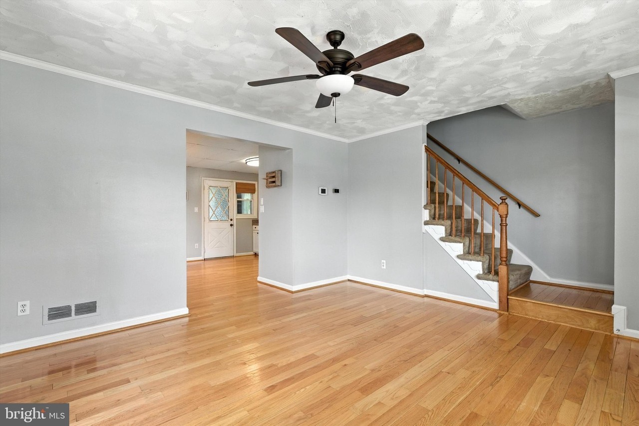 1740 Stokesley Rd - Photo 5 of 24