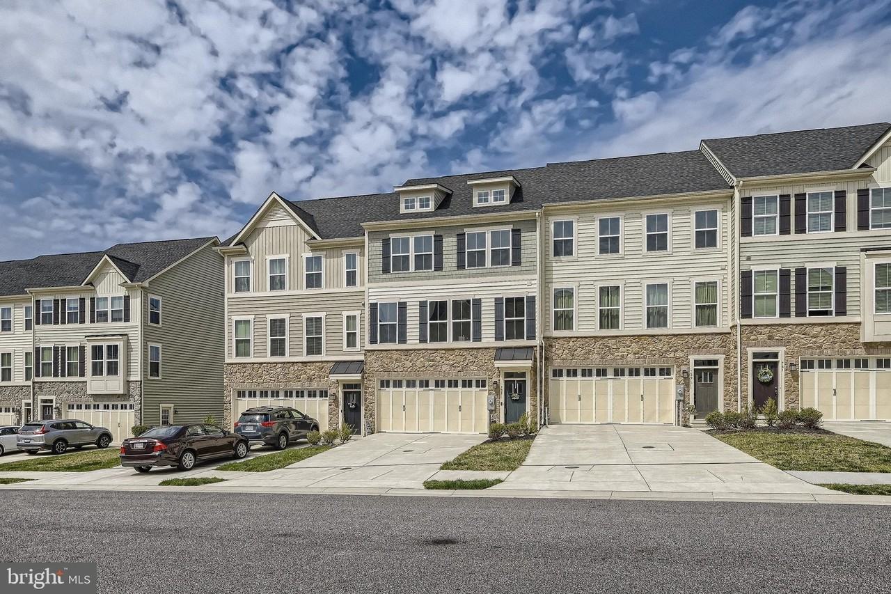 737 Iron Gate Rd - Photo 3 of 27