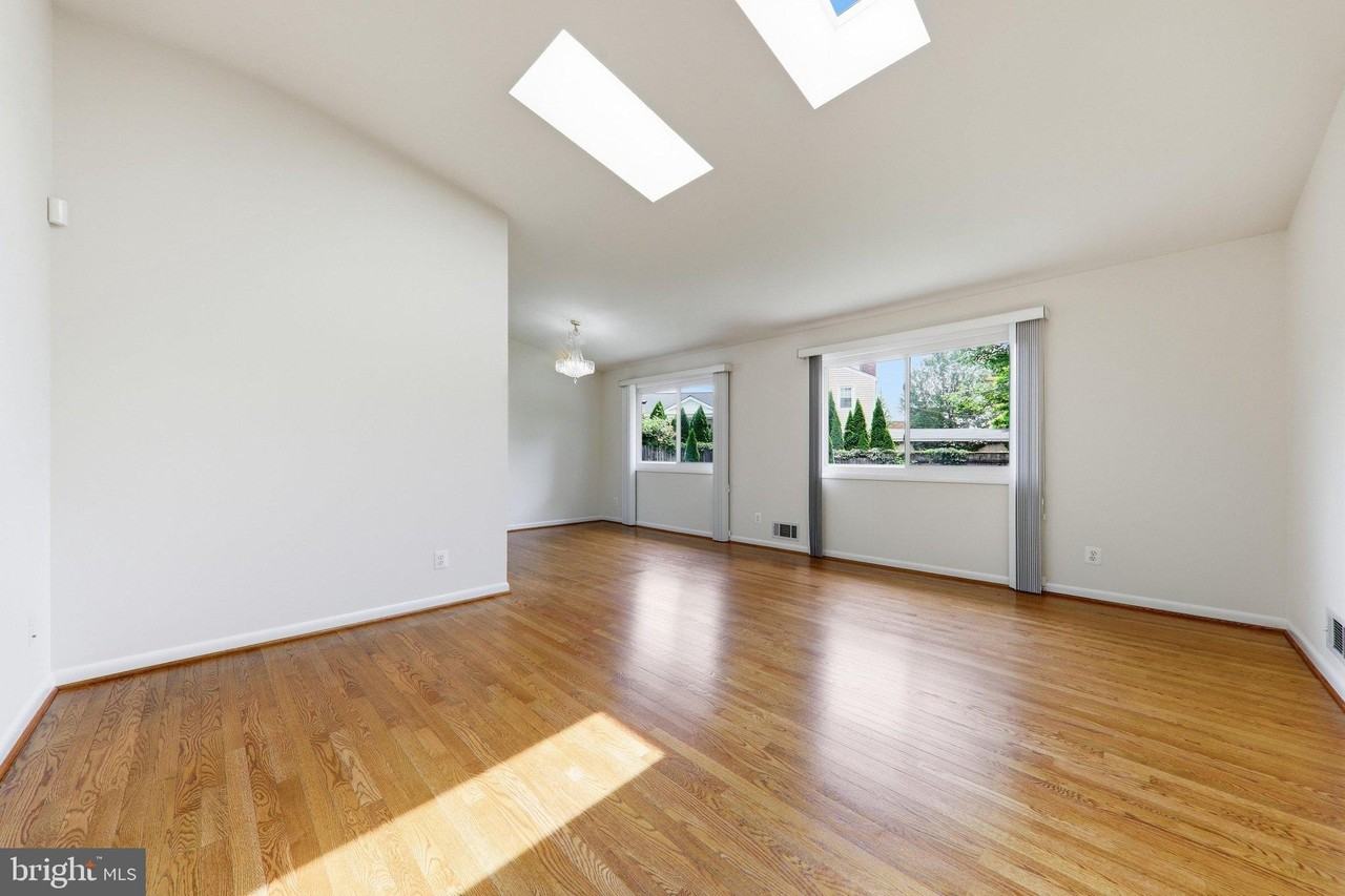 11601 Gowrie Ct - Photo 3 of 48