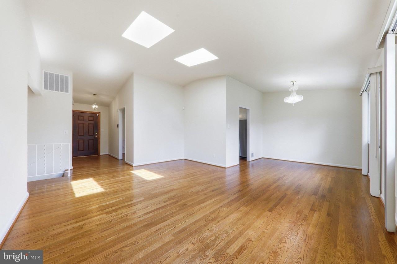 11601 Gowrie Ct - Photo 4 of 48