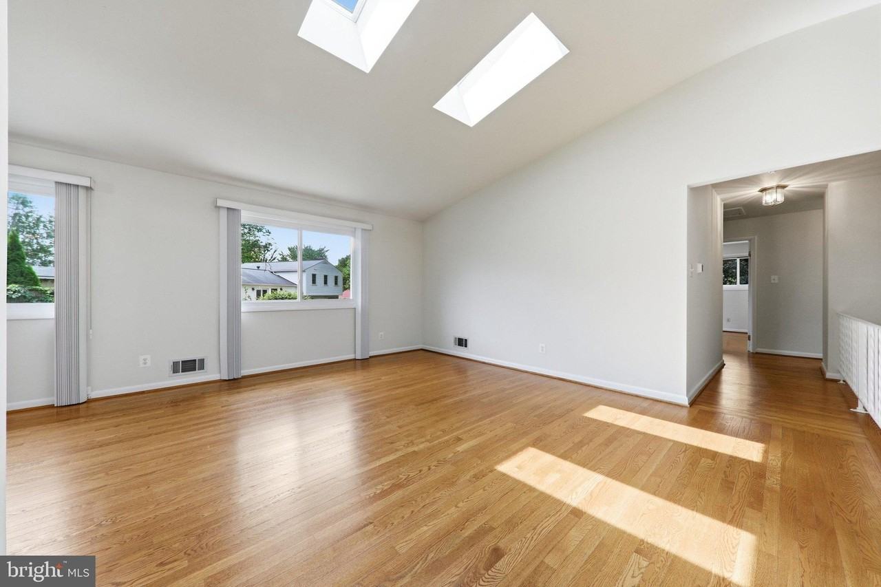 11601 Gowrie Ct - Photo 6 of 48