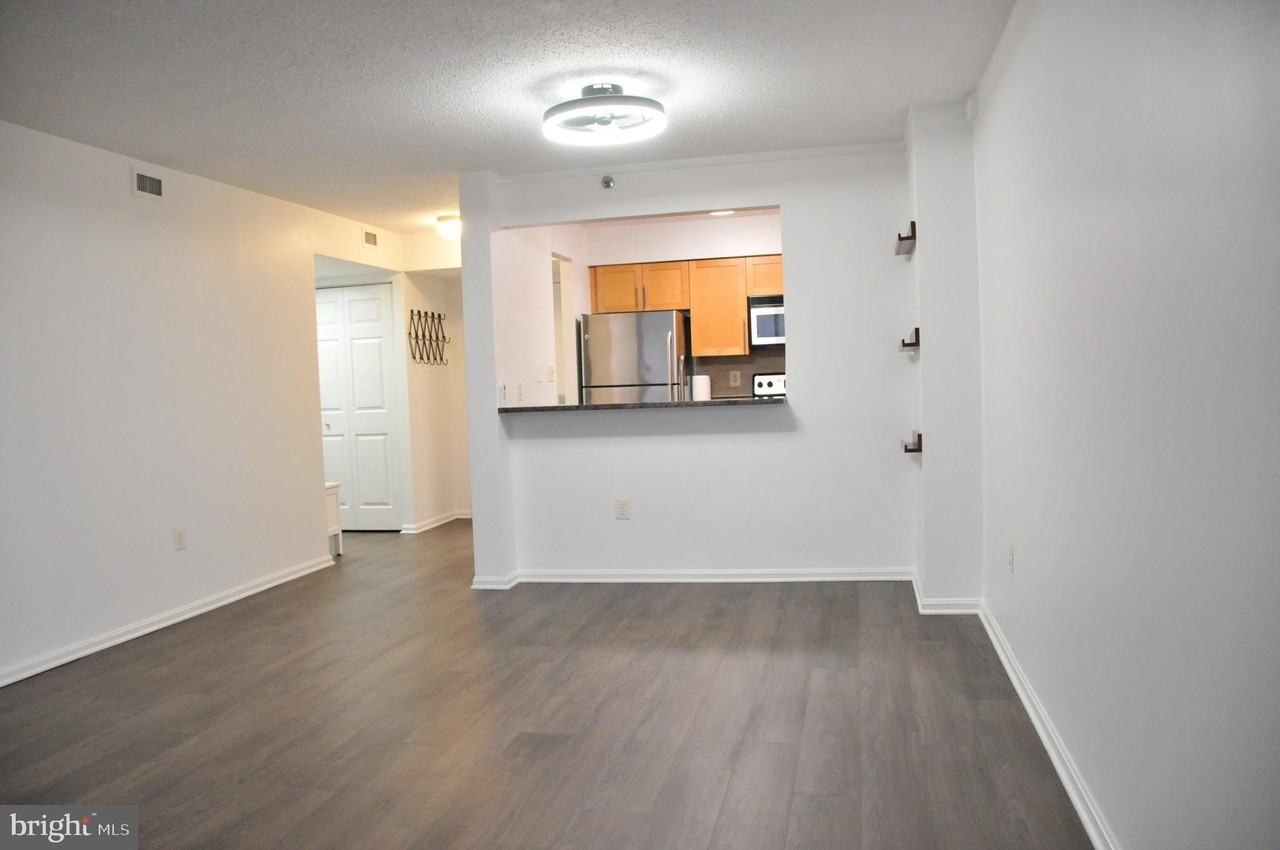 10101 Grosvenor Pl #1804 - Photo 6 of 10