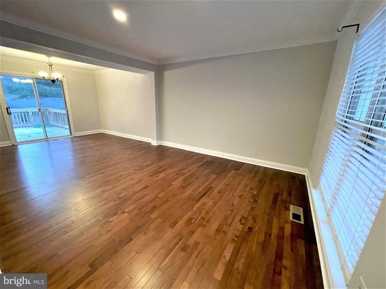 17626 Longview Ln - Photo 3 of 50