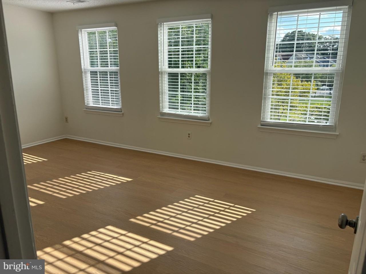 7818 Cloister Pl - Photo 4 of 12