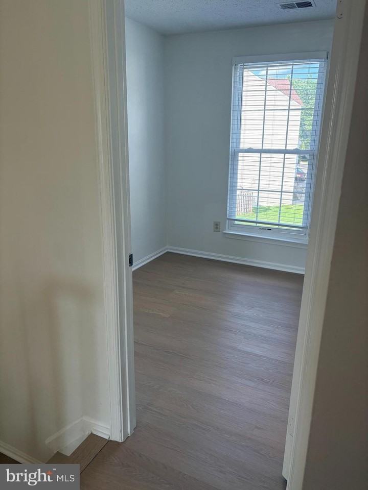 7818 Cloister Pl - Photo 6 of 12