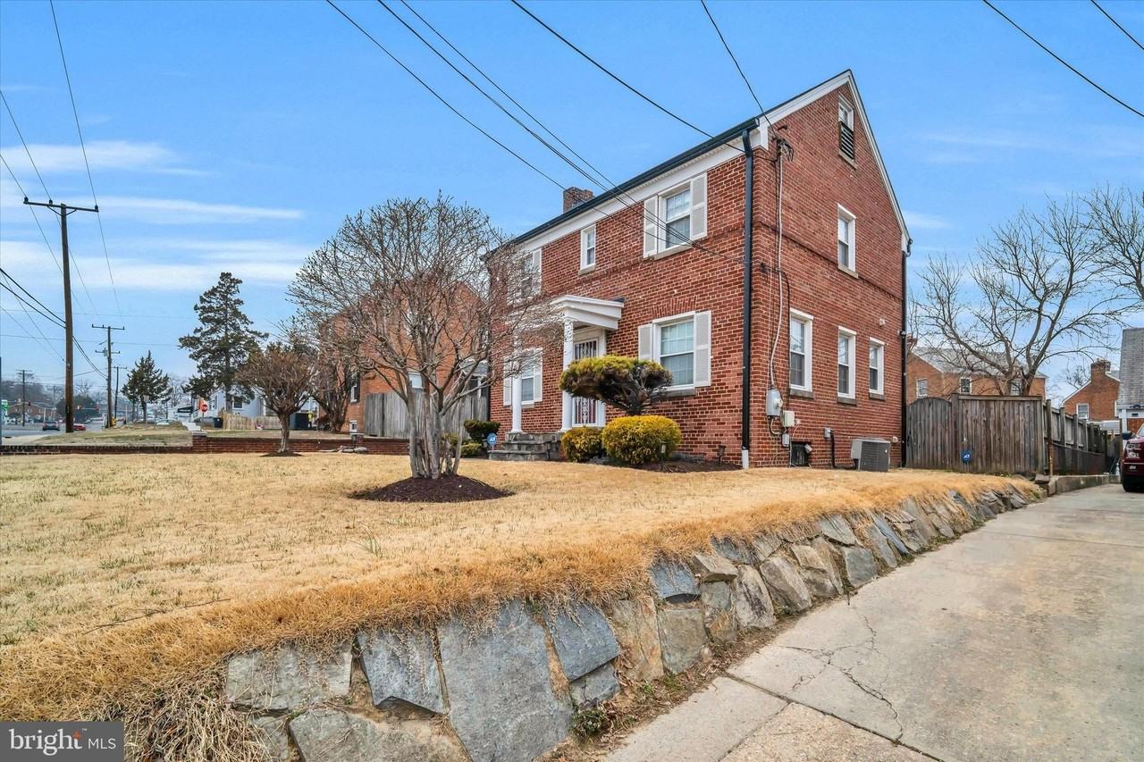 1002 Chillum Rd - Photo 3 of 45