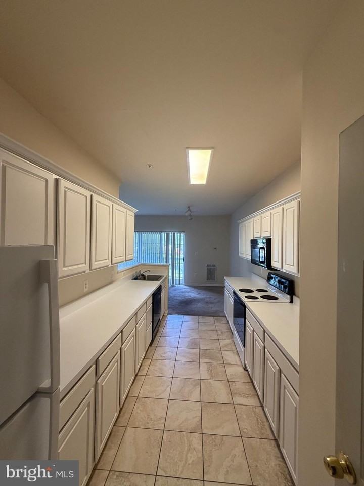 14224 Hampshire Hall Ct #G401 - Photo 3 of 9
