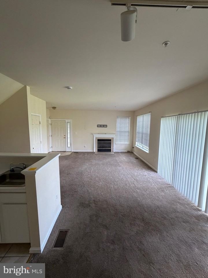 14224 Hampshire Hall Ct #G401 - Photo 4 of 9