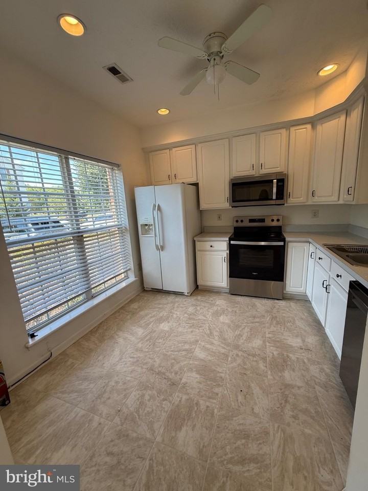 3801 Elmcrest Ln - Photo 6 of 26