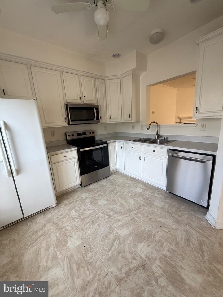 3801 Elmcrest Ln - Photo 7 of 26