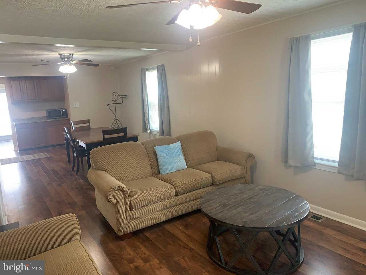 7910 Sandy Spring Rd - Photo 2 of 28