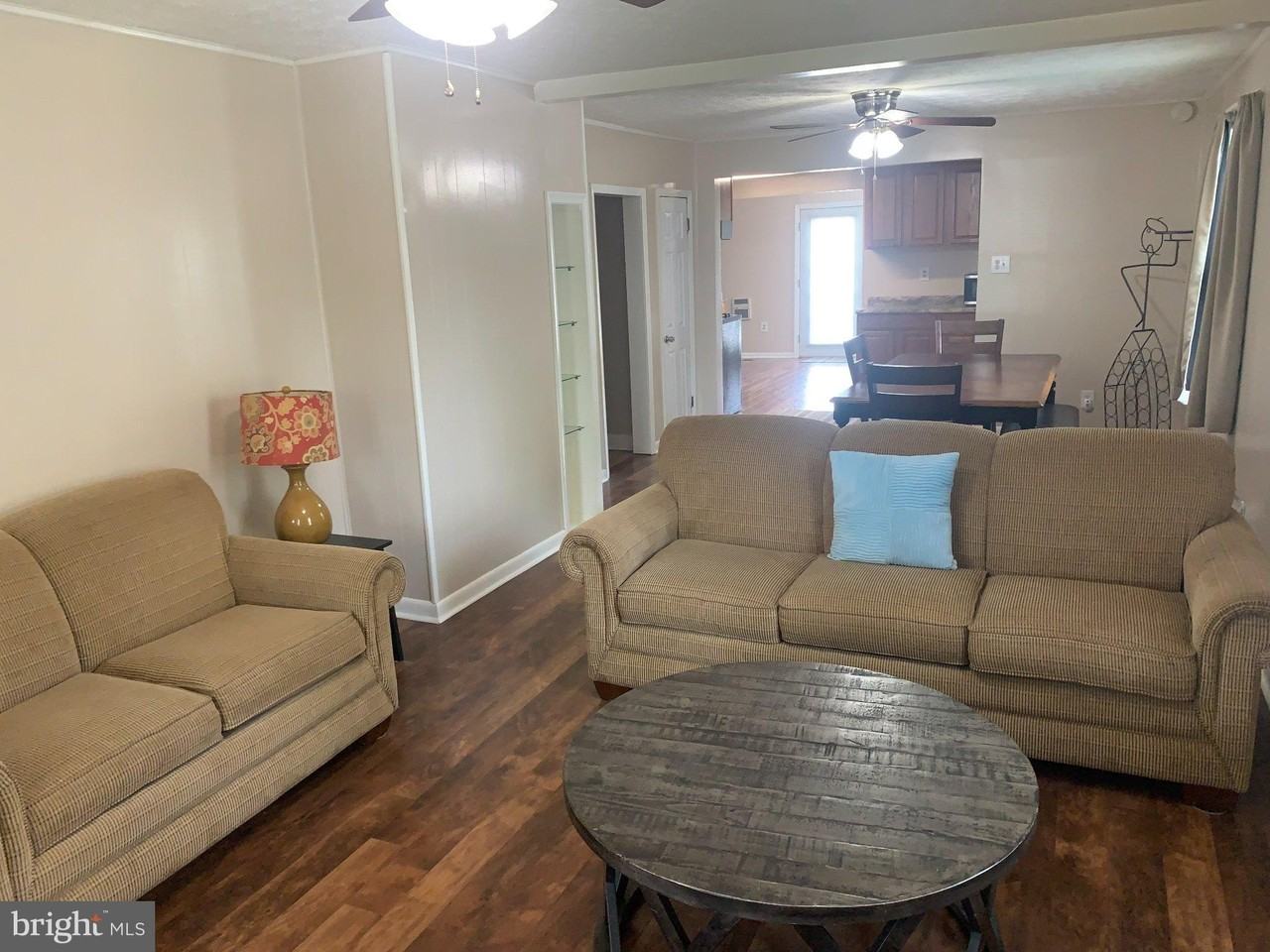 7910 Sandy Spring Rd - Photo 3 of 28