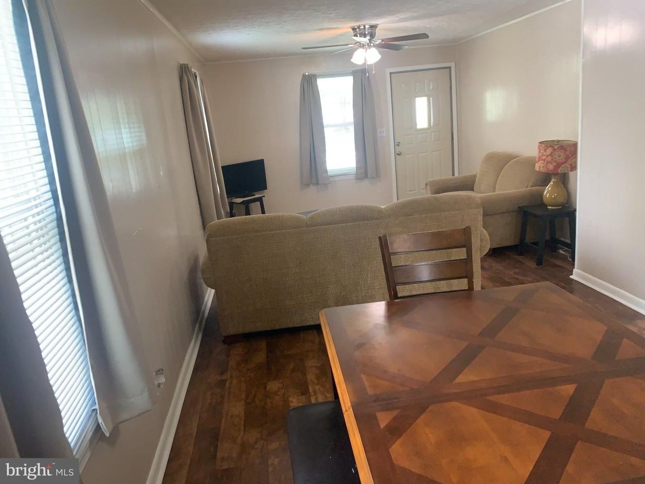 7910 Sandy Spring Rd - Photo 4 of 28