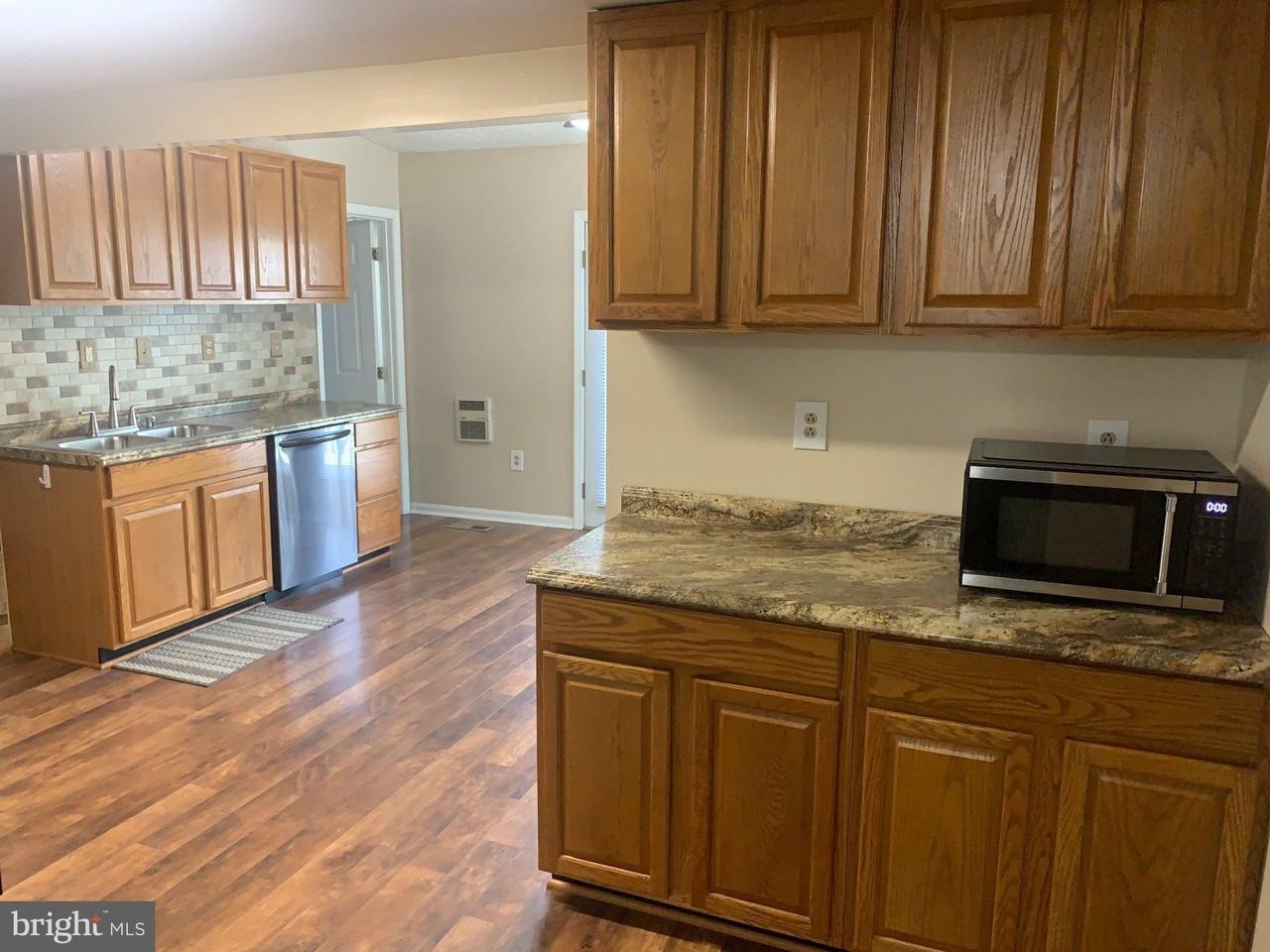 7910 Sandy Spring Rd - Photo 5 of 28
