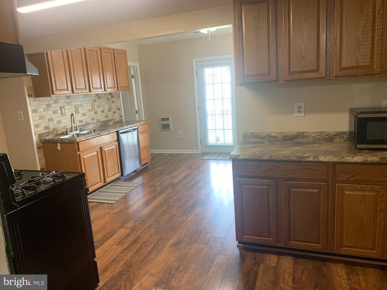 7910 Sandy Spring Rd - Photo 6 of 28