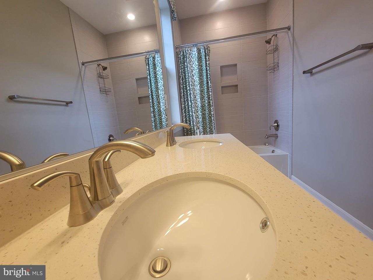 16622 Tortola Dr - Photo 3 of 46