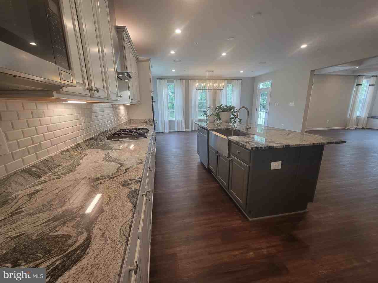 16622 Tortola Dr - Photo 7 of 32