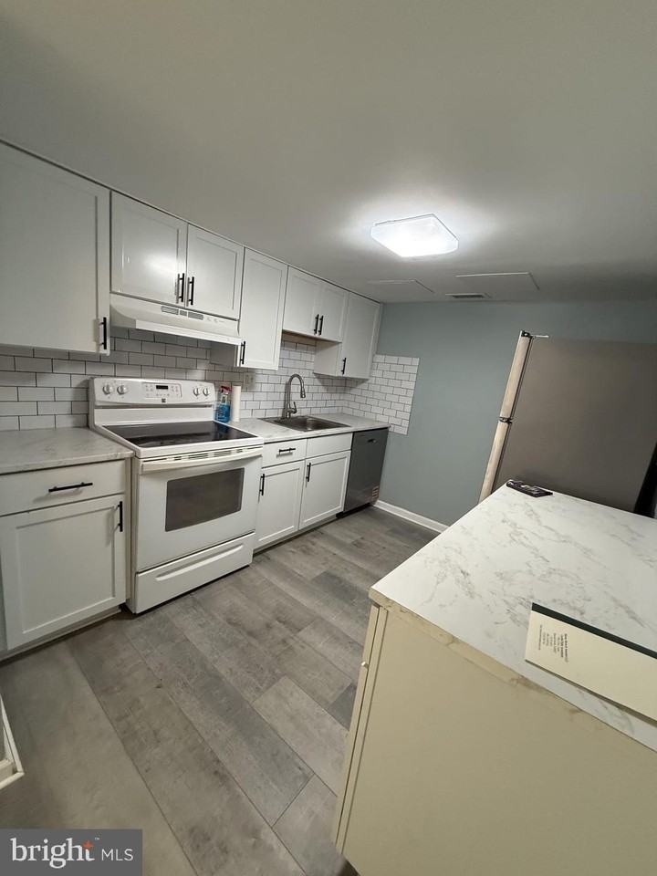 8 Radford Pl - Photo 3 of 9
