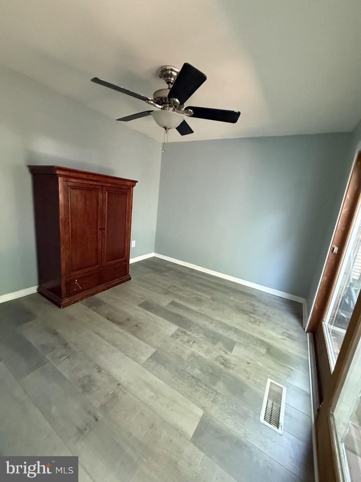 8 Radford Pl - Photo 4 of 9
