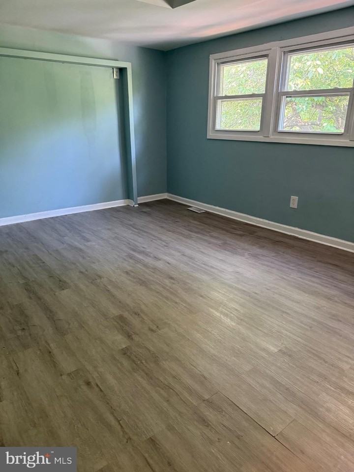 8 Radford Pl - Photo 6 of 9