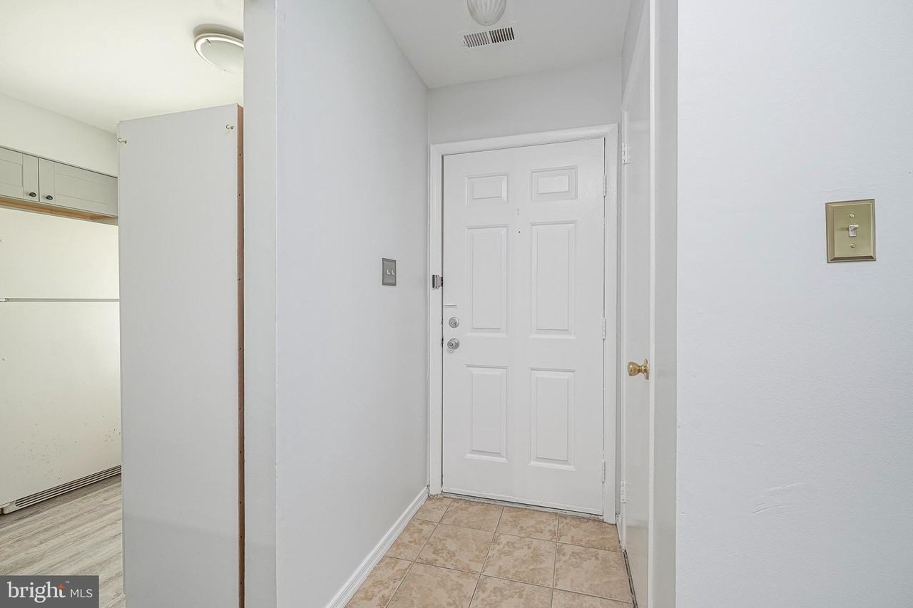 366A Delancey Pl - Photo 3 of 25