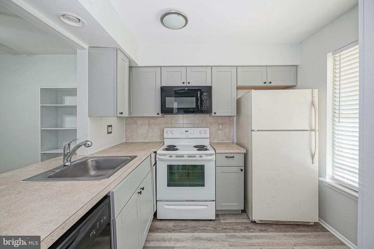 366A Delancey Pl - Photo 4 of 25