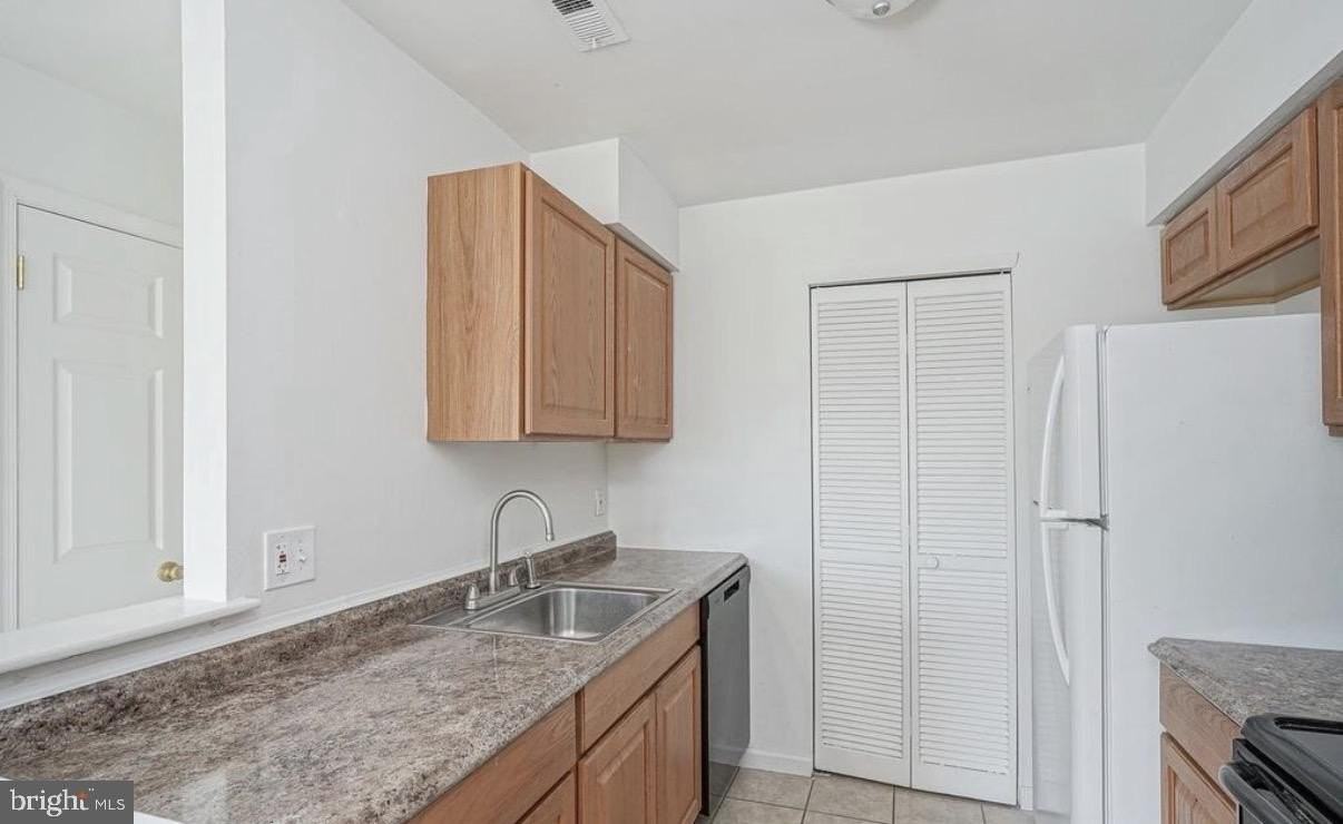 107 Lucas Ln - Photo 3 of 10