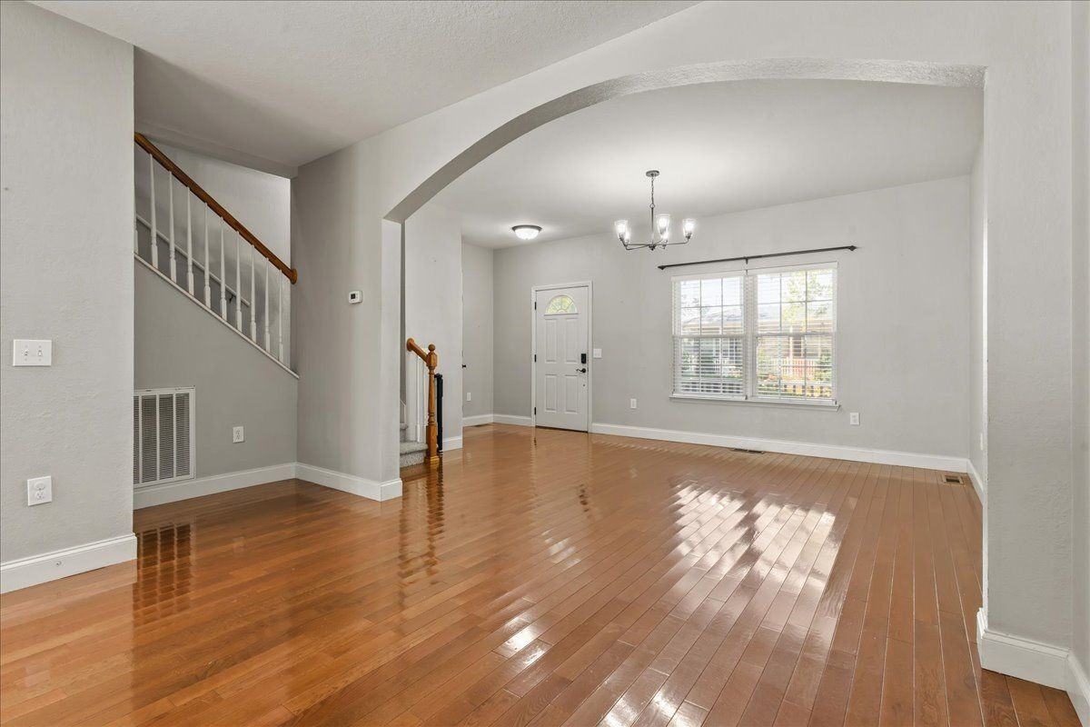 410 Ashbury Cir - Photo 3 of 25