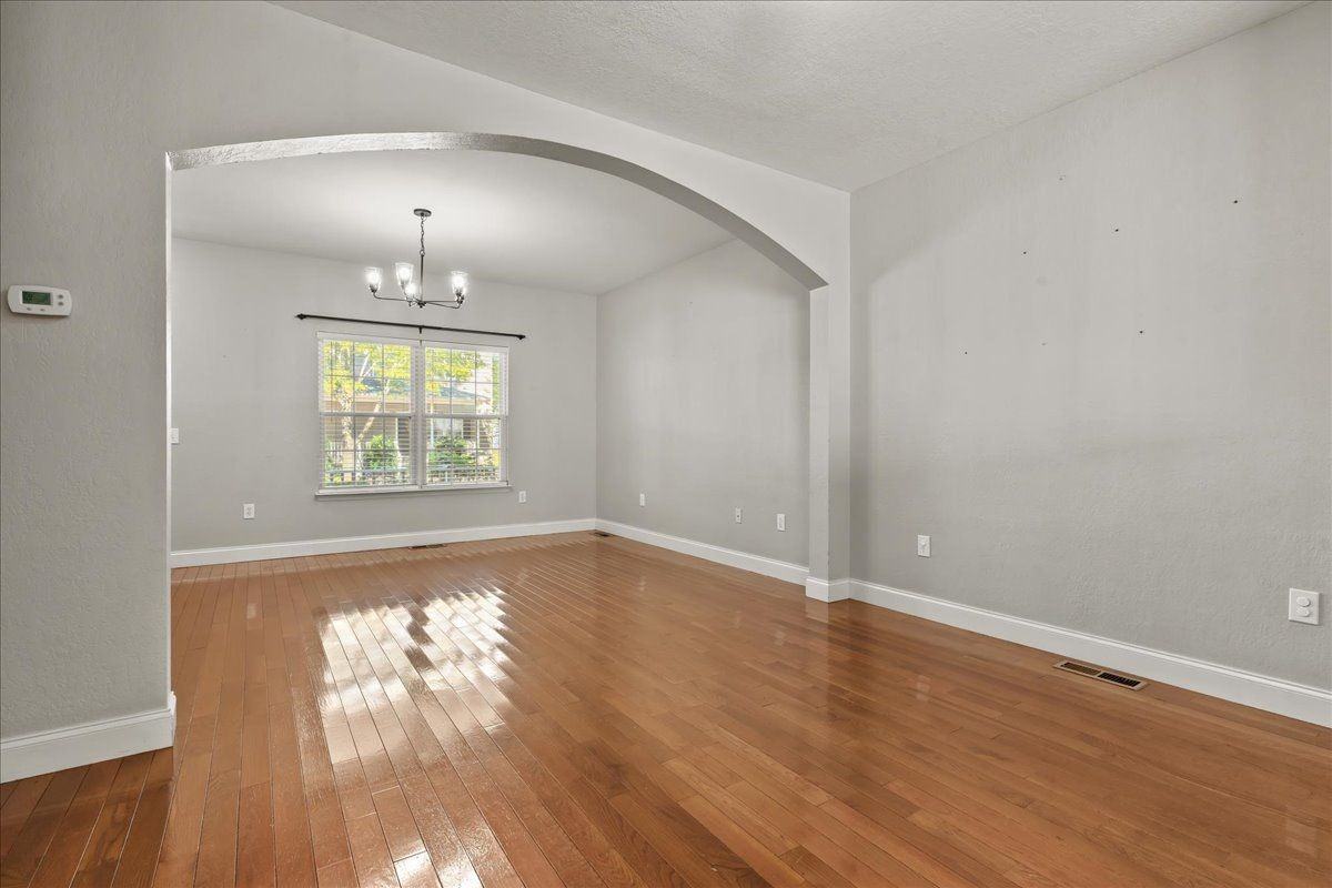 410 Ashbury Cir - Photo 5 of 25