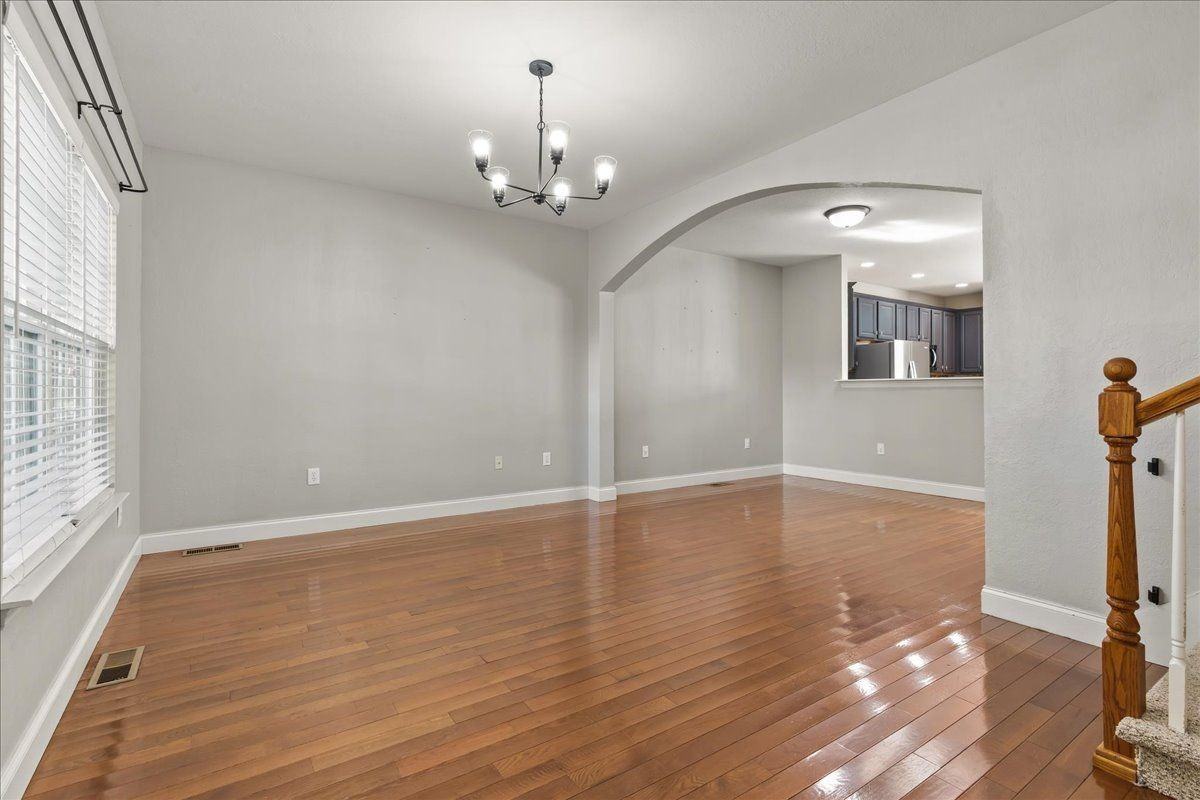 410 Ashbury Cir - Photo 6 of 25