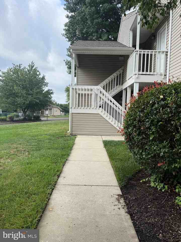 28022 Beacon Hill Dr - Photo 2 of 17
