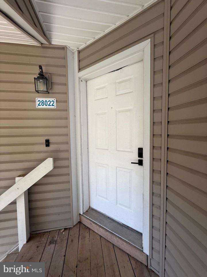 28022 Beacon Hill Dr - Photo 3 of 17