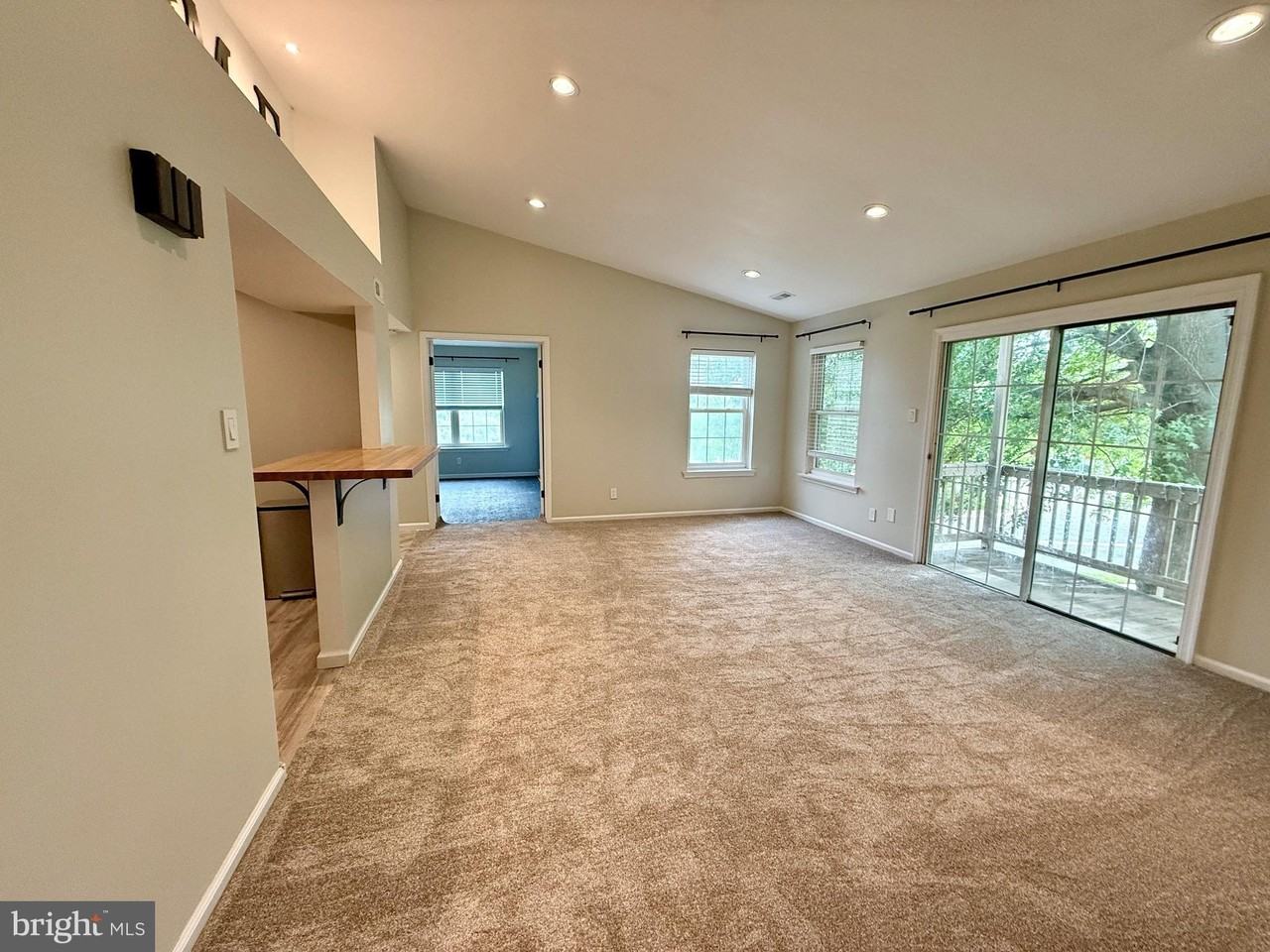 28022 Beacon Hill Dr - Photo 6 of 17