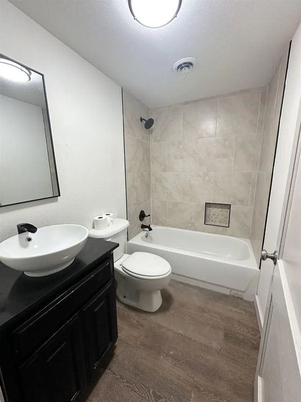 1402 Eugene St - Photo 5 of 7