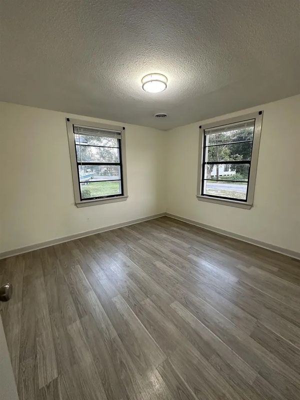 1402 Eugene St - Photo 7 of 7