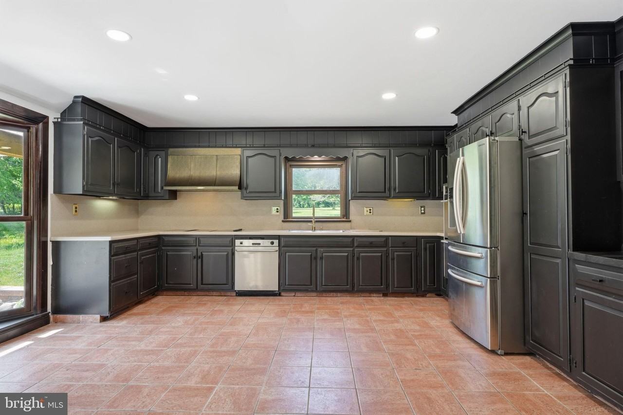 612 Bustleton Pike - Photo 4 of 50
