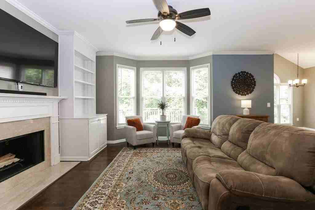 3119 Swallow Dr Ne - Photo 2 of 33