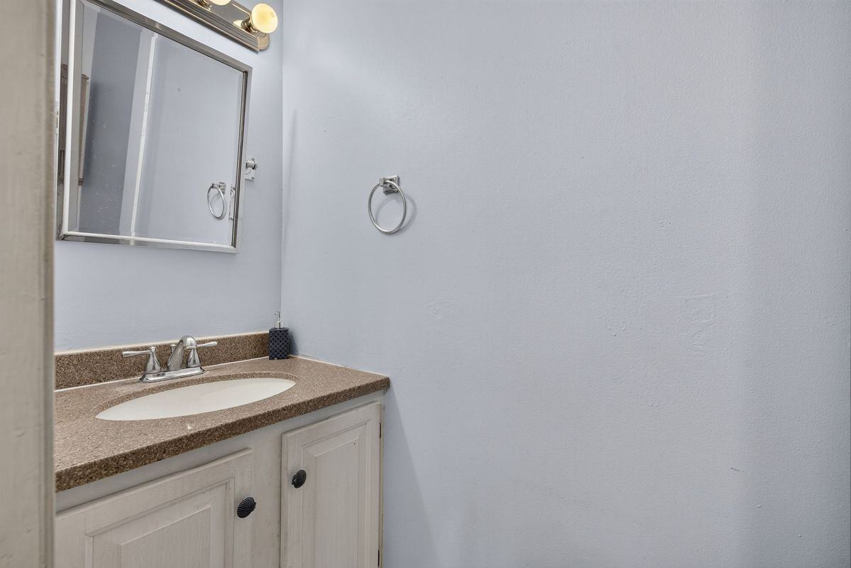 134 Ashley Dr - Photo 2 of 25