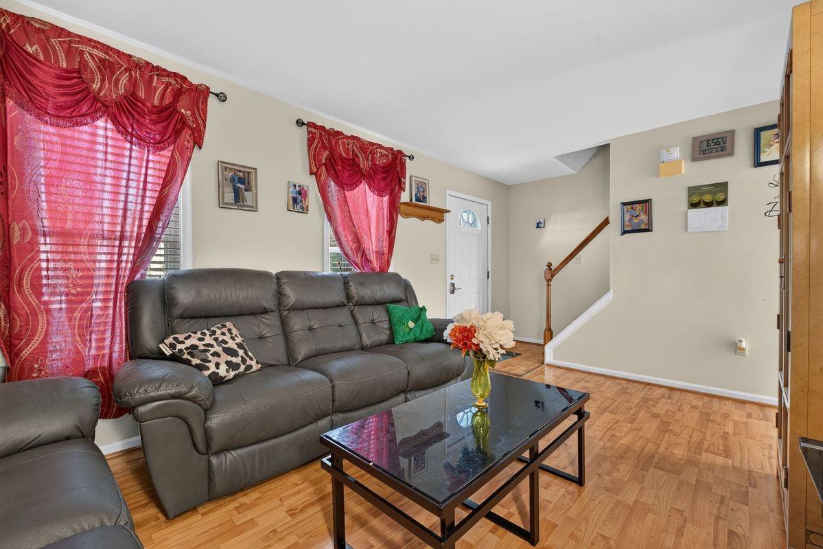 134 Ashley Dr - Photo 3 of 25