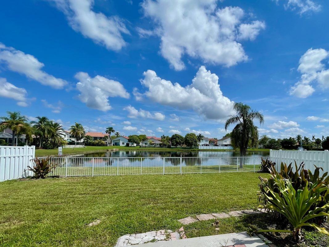 12149 Nw 34th St - Photo 2 of 37